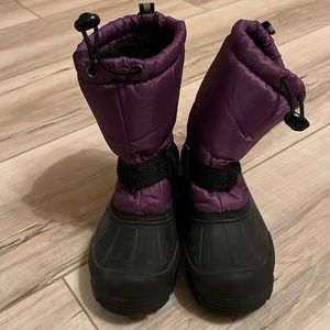 Snow boots